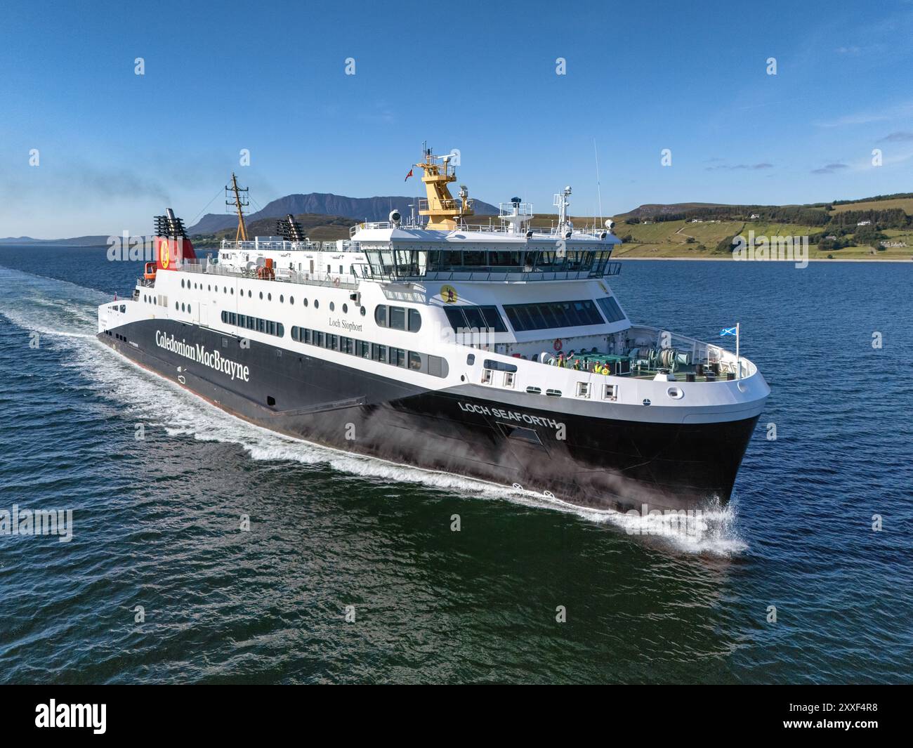 Loch Seaforth est un ferry opéré par Caledonian MacBrayne sur la route entre Stornaway sur l'île de Lewis et Ullapool. Banque D'Images