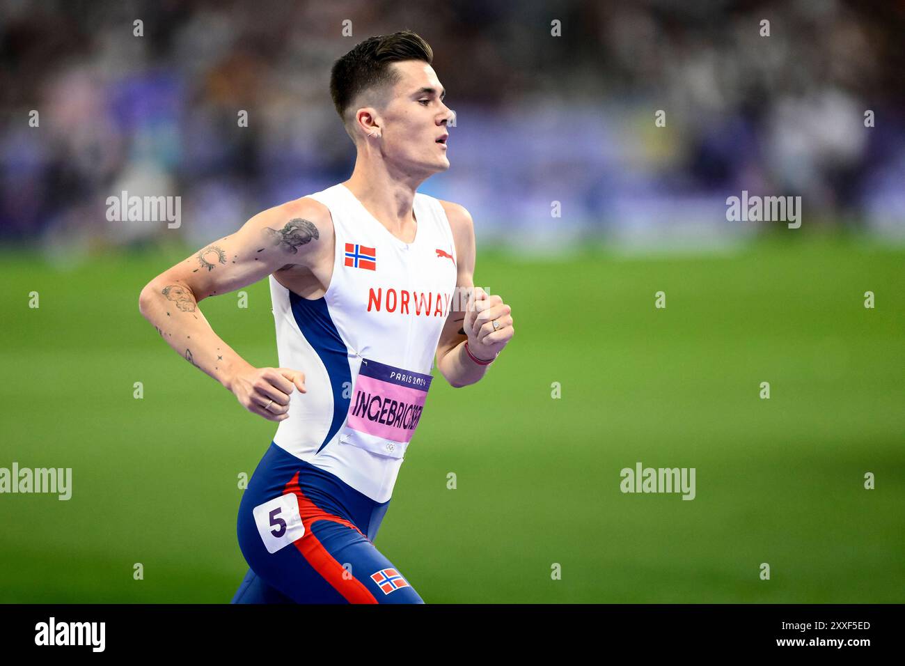 Le norvégien Jakob Ingebrigtsen participe à la demi-finale du 1500 m masculin aux Jeux Olympiques de Paris 2024 au stade de France à Paris (France), le 4 août 2024. Banque D'Images