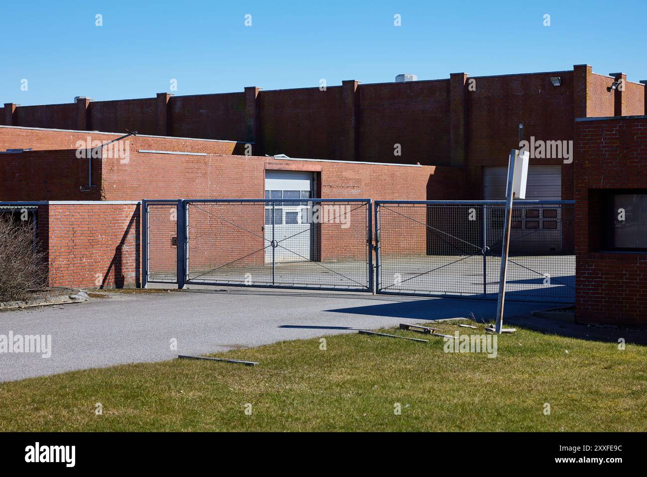 Sæby Fiske-Industri (Saeby Fish Canners), bâtiment d'usine datant d'environ 1972 ; Havnen, Sæby, Danemark Banque D'Images