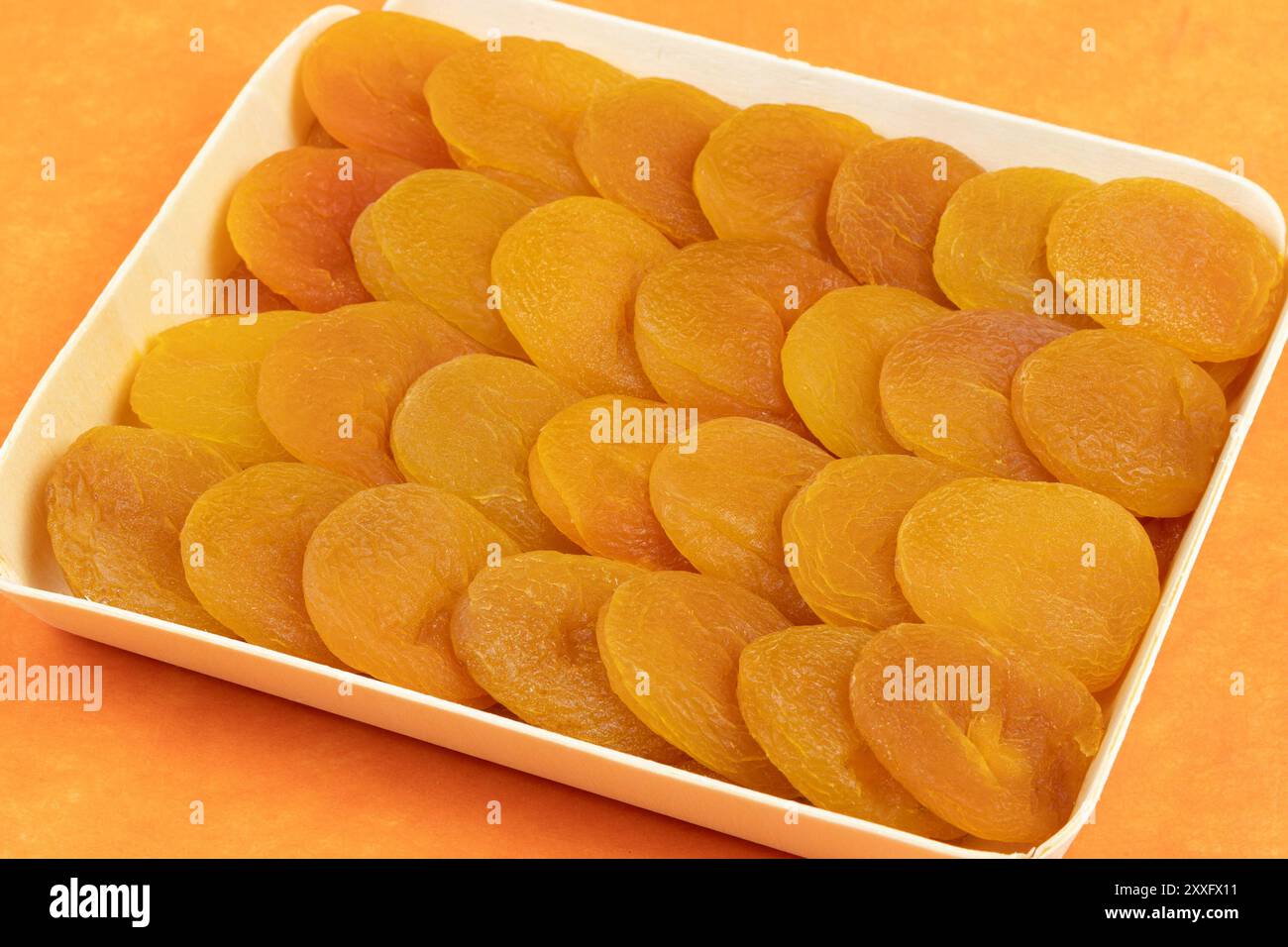 assiette d'abricots, gros plan, sur une table Banque D'Images
