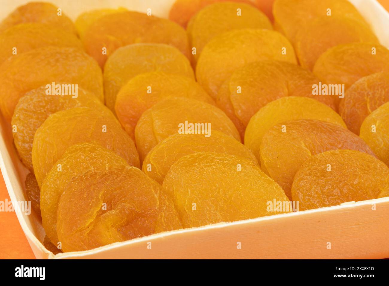 assiette d'abricots, gros plan, sur une table Banque D'Images