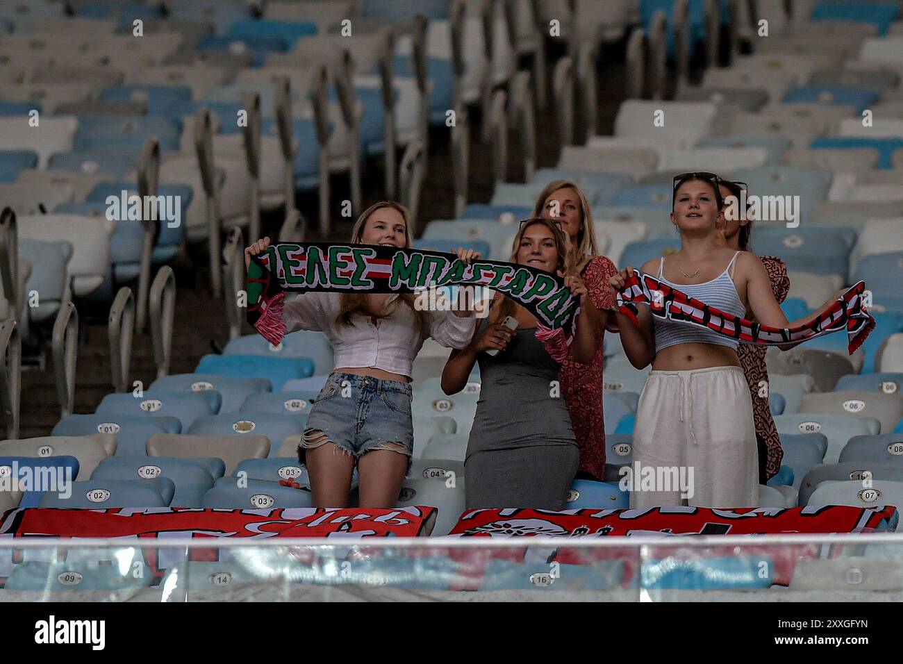 Rio de Janeiro, Brésil. 24 août 2024. RJ - RIO DE JANEIRO - 08/24/2024 - FINALE MONDIALE U20, FLAMENGO x OLIMPYACOS - Olimpyacos fans lors du match contre Flamengo au stade Maracana pour le Championnat du monde U20. Photo : Thiago Ribeiro/AGIF crédit : AGIF/Alamy Live News Banque D'Images