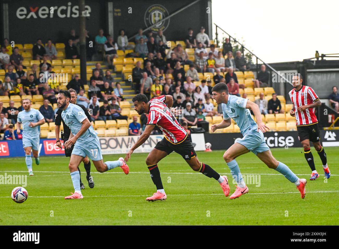 Harrogate Town joue Sheffield United dans un amical de pré-saison au stade d'exercice de Harrogate le 23 juillet 2024 avec : Levi Sutton (l), Rhian Brewster (C) où : Harrogate, Royaume-Uni quand : 23 Jul 2024 crédit : Graham Finney/WENN Banque D'Images