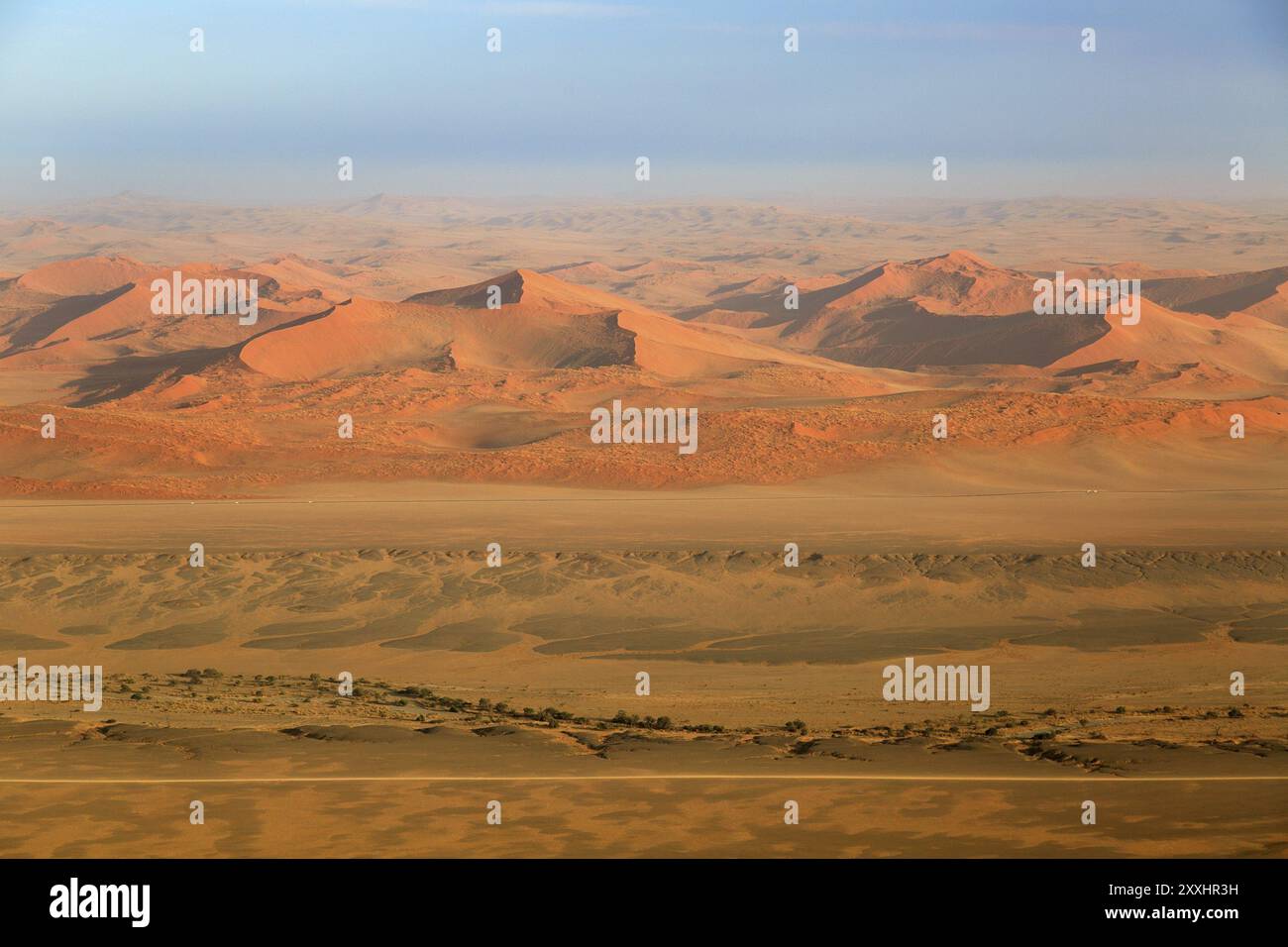 Vol en montgolfière au-dessus du Namib dans le parc national Namib-Naukluft en Namibie Banque D'Images