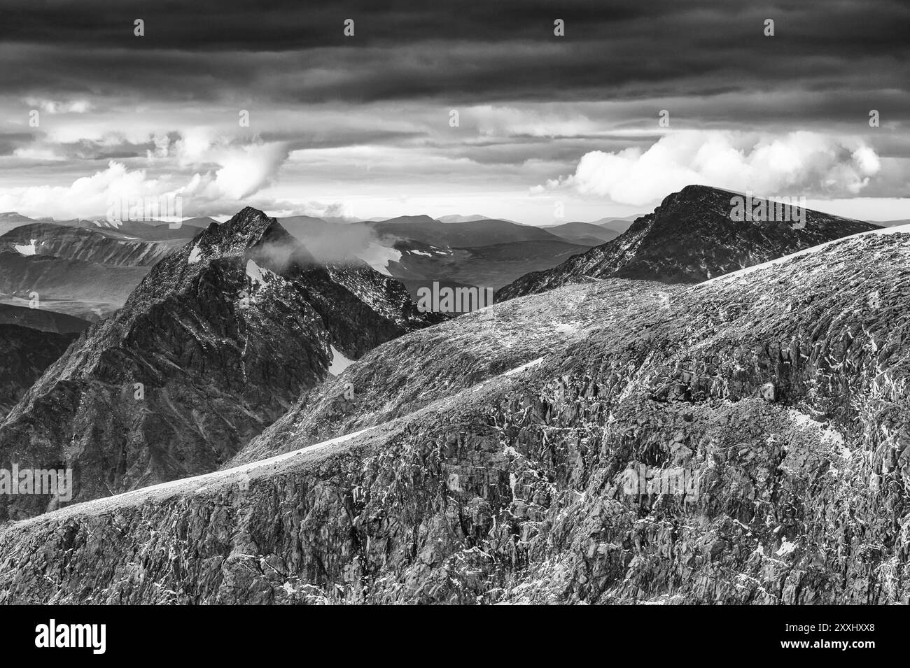 Vue sur les montagnes Kaskasapakte et Lillietoppen, Kebnekaisefjaell, Norrbotten, Laponie, Suède, août 2013, Europe Banque D'Images