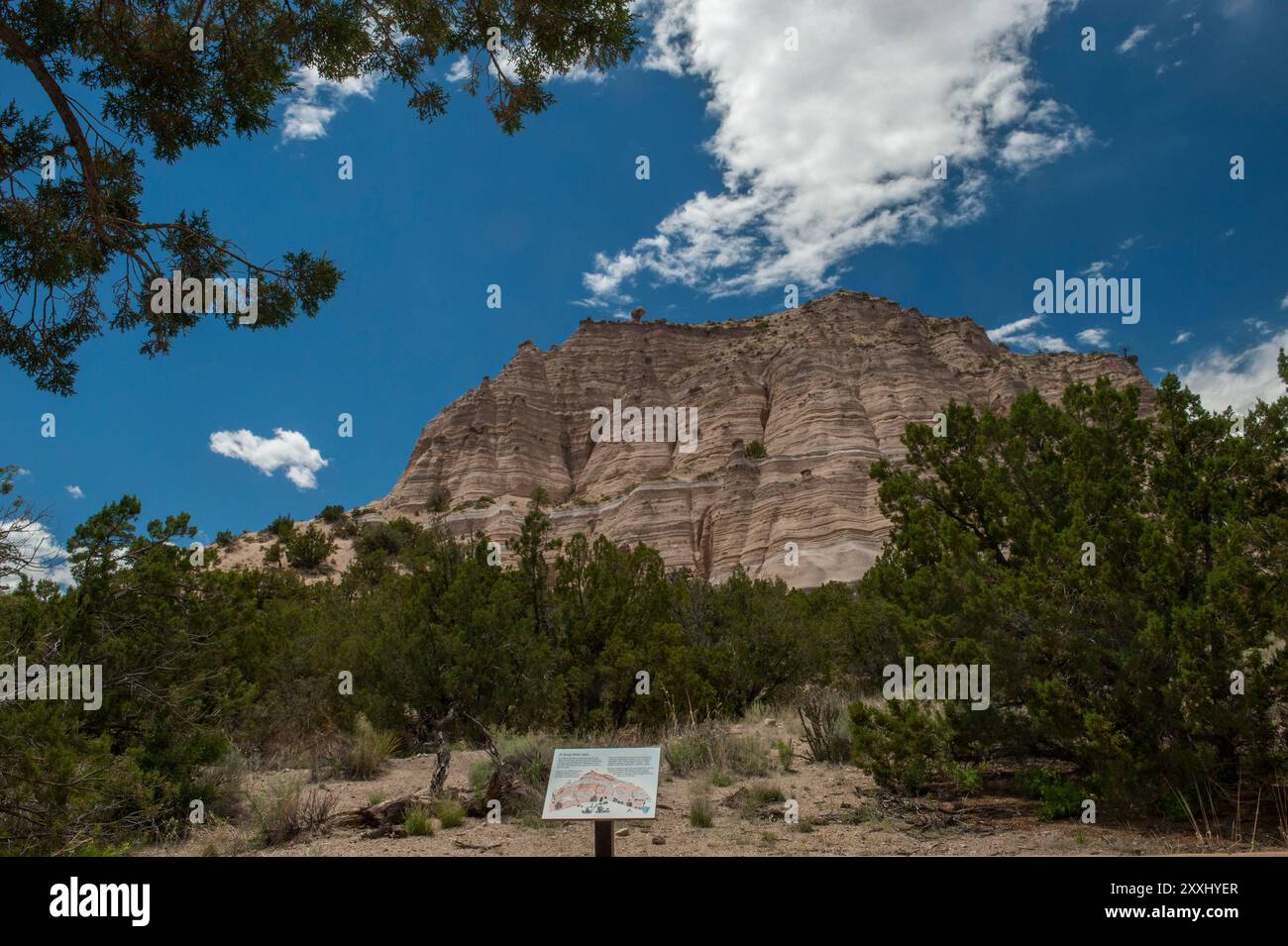 Panneau d'interprétation au monument national Kasha-Katuwe Tent Rocks, Cochiti Pueblo, Nouveau-Mexique Banque D'Images