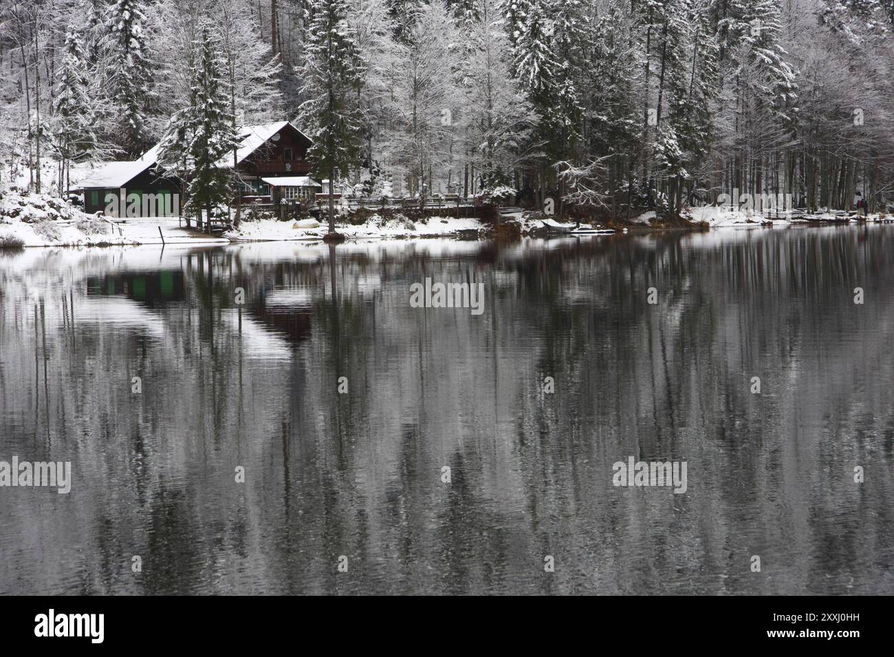 Hiver au lac Toplitz en Autriche Banque D'Images