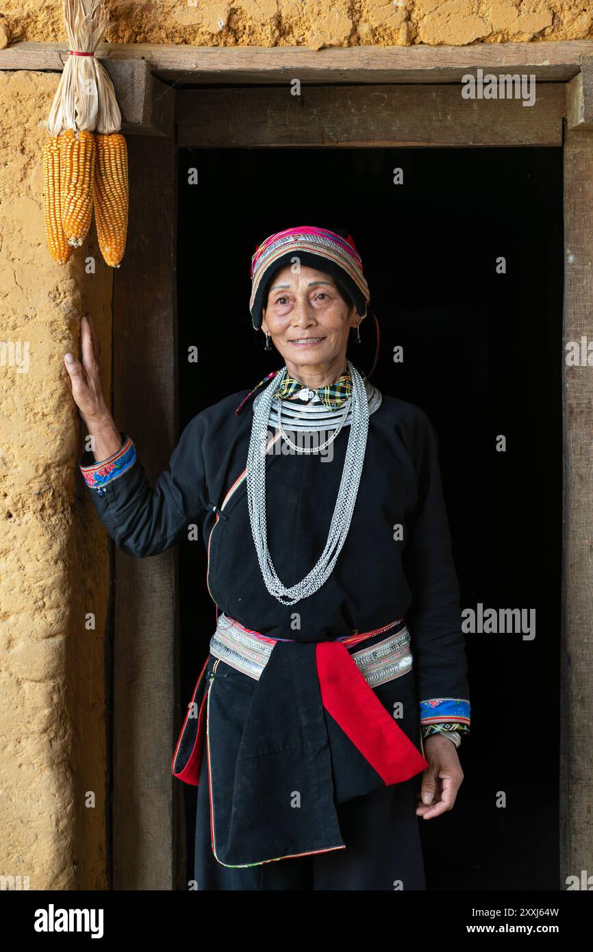 Minorité ethnique femme Tay à Quan Ba, province de Ha Giang Vietnam Banque D'Images