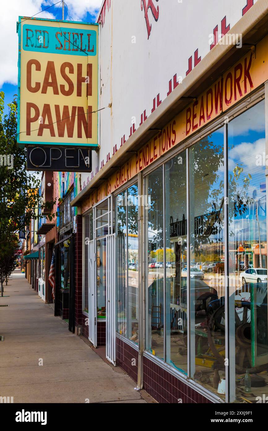 Red Shell Cash & Pion sur la route 66 à Gallup, Nouveau-Mexique, États-Unis [pas d'autorisation du propriétaire ; licence éditoriale uniquement] Banque D'Images