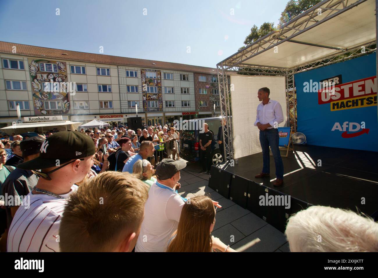 Sömmerda, Allemagne, 24 août 2024. Des centaines de personnes au Festival d'été et écouter le dialogue citoyen avec Björn Höcke. Banque D'Images