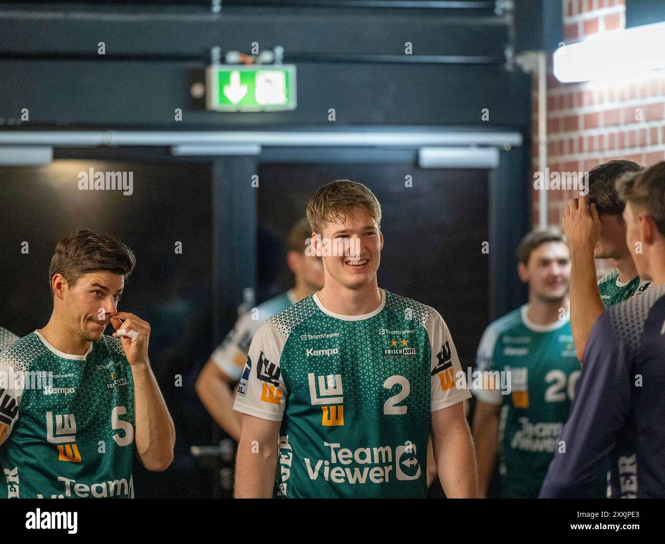 im Kabinengang von links Rutger TEN Velde (FRISCHAUF! Göppingen,#5) und Oskar Neudeck (FRISCHAUF! Göppingen, #2), GER, FRISCHAUF! Göppingen vs. BSV Bern, Handball, soirée des joueurs 2024, 24.08.2024, Foto : Eibner-Pressefoto/Eibner-Pressefoto/Stefan Rosenfeld Banque D'Images