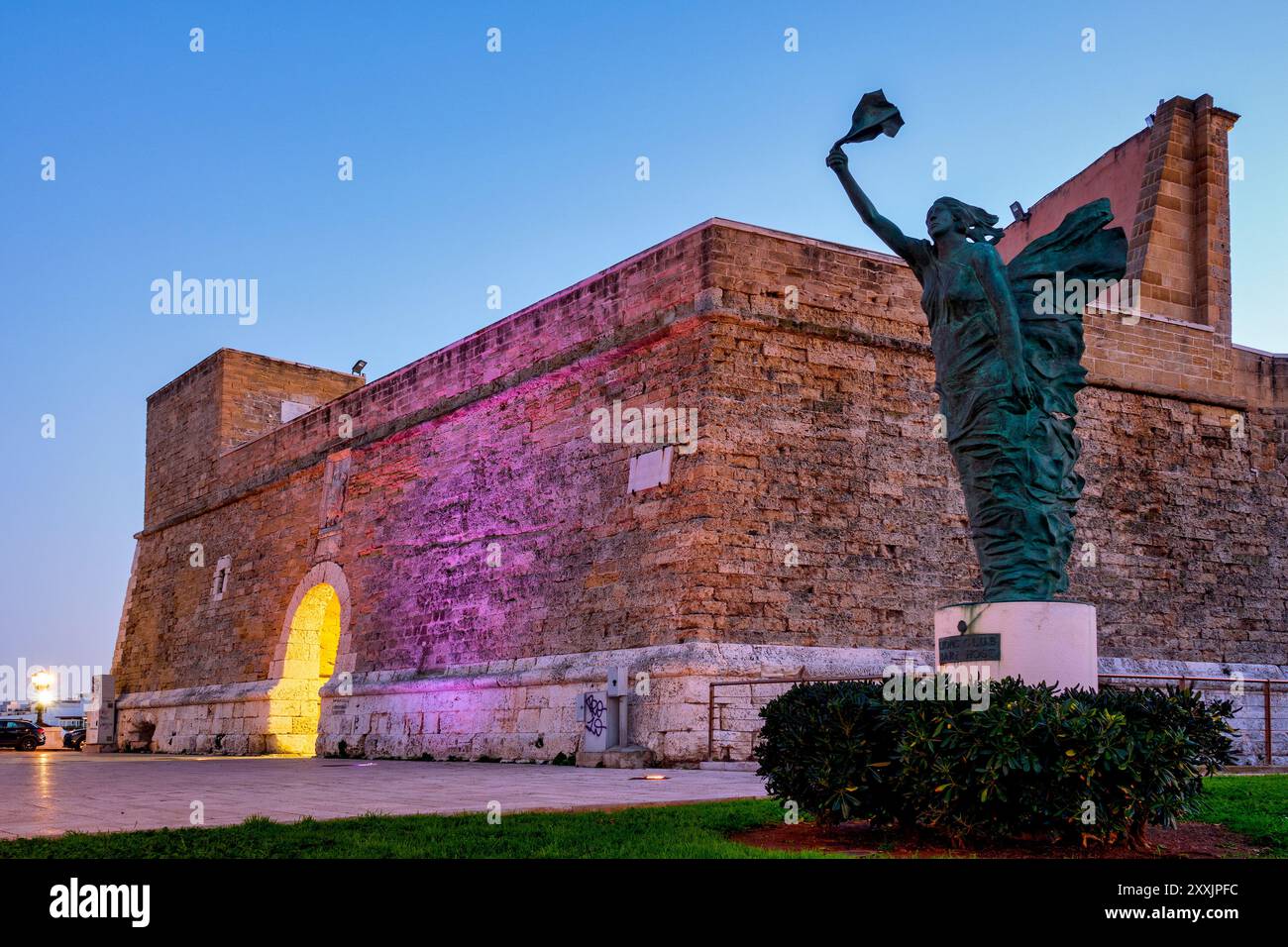 Vue du Fortino Sant'Antonio Abate la nuit, Bari, Italie Banque D'Images