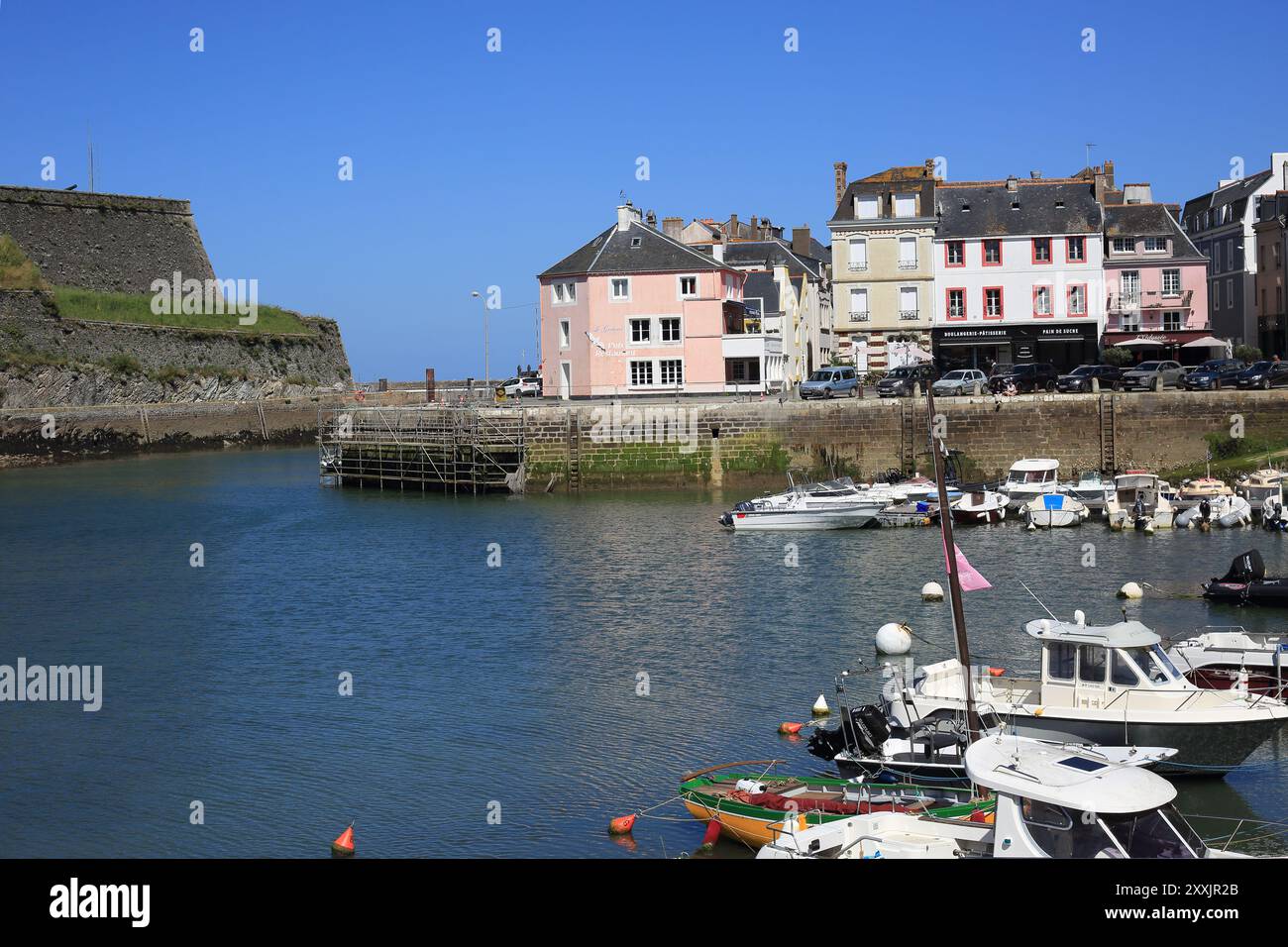 Vue sur le port depuis Quai Jacques le Blanc, le Palais, belle Ile en mer, Bretagne, France Banque D'Images