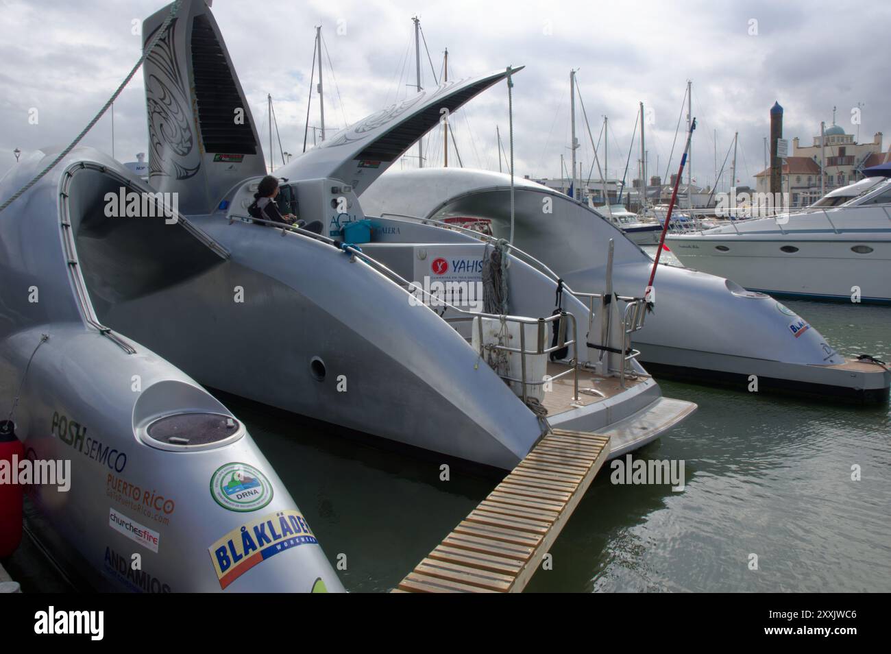 Stern of tour du monde détenteur du record du bateau à moteur Earthrace (alias Ady Gil), amarré à Lowestoft, Suffolk, Royaume-Uni Banque D'Images