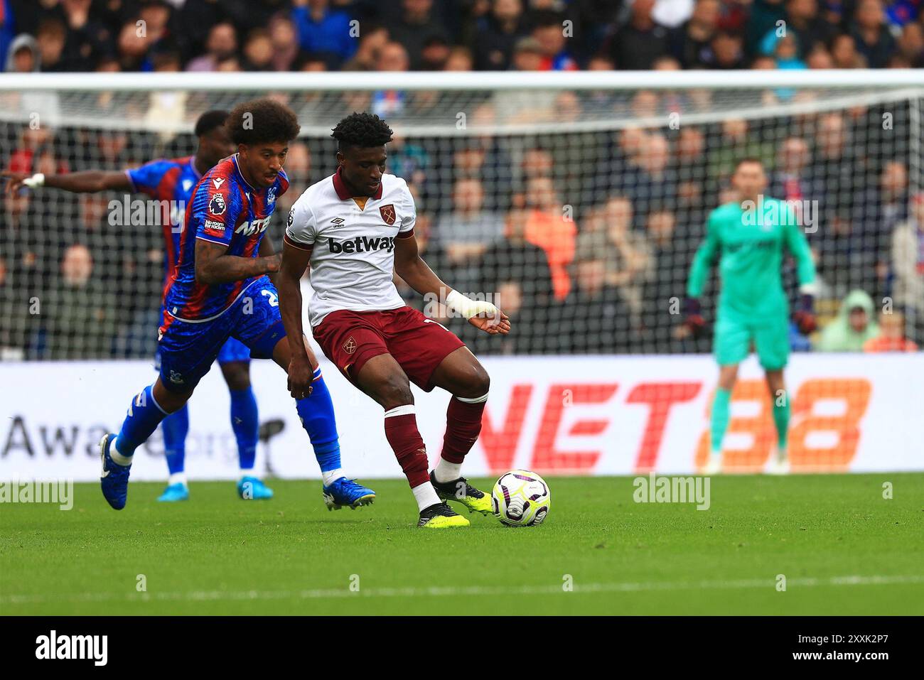 Londres, Royaume-Uni. 22 août 2024. Mohammed Kudus (14 ans) de West Ham Uni avec le ballon lors du match de premier League anglaise Crystal Palace FC contre West Ham United FC à Selhurst Park, Londres, Angleterre, Royaume-Uni le 24 août 2024 Credit : Every second Media/Alamy Live News Banque D'Images