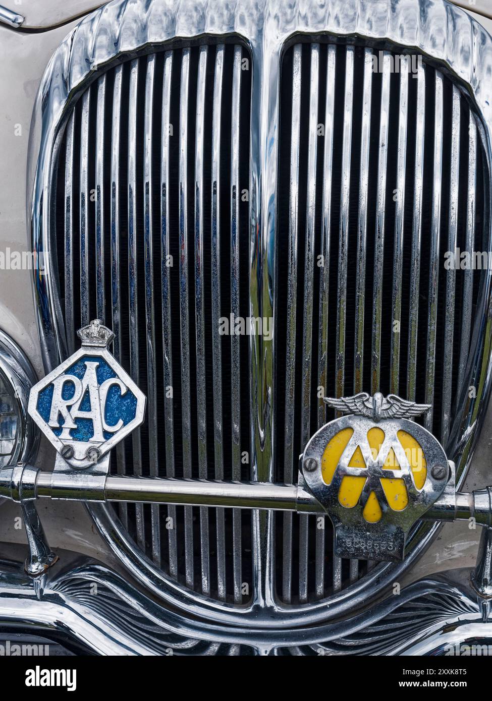 L'automobile Association et le Royal automobile Club sont des organisations de dépannage concurrentes pour les automobilistes au Royaume-Uni. Banque D'Images
