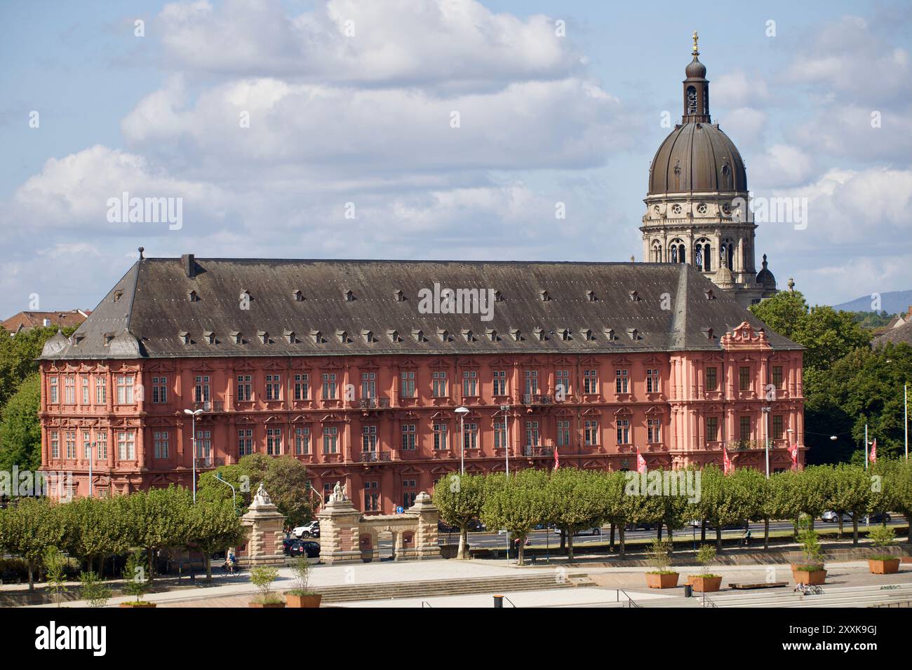Le Palais électoral et l'Église du Christ à Mayence, Allemagne. Le Palais électoral et l'Église du Christ à Mayence - Rhénanie-Palatinat, Allemagne. Banque D'Images