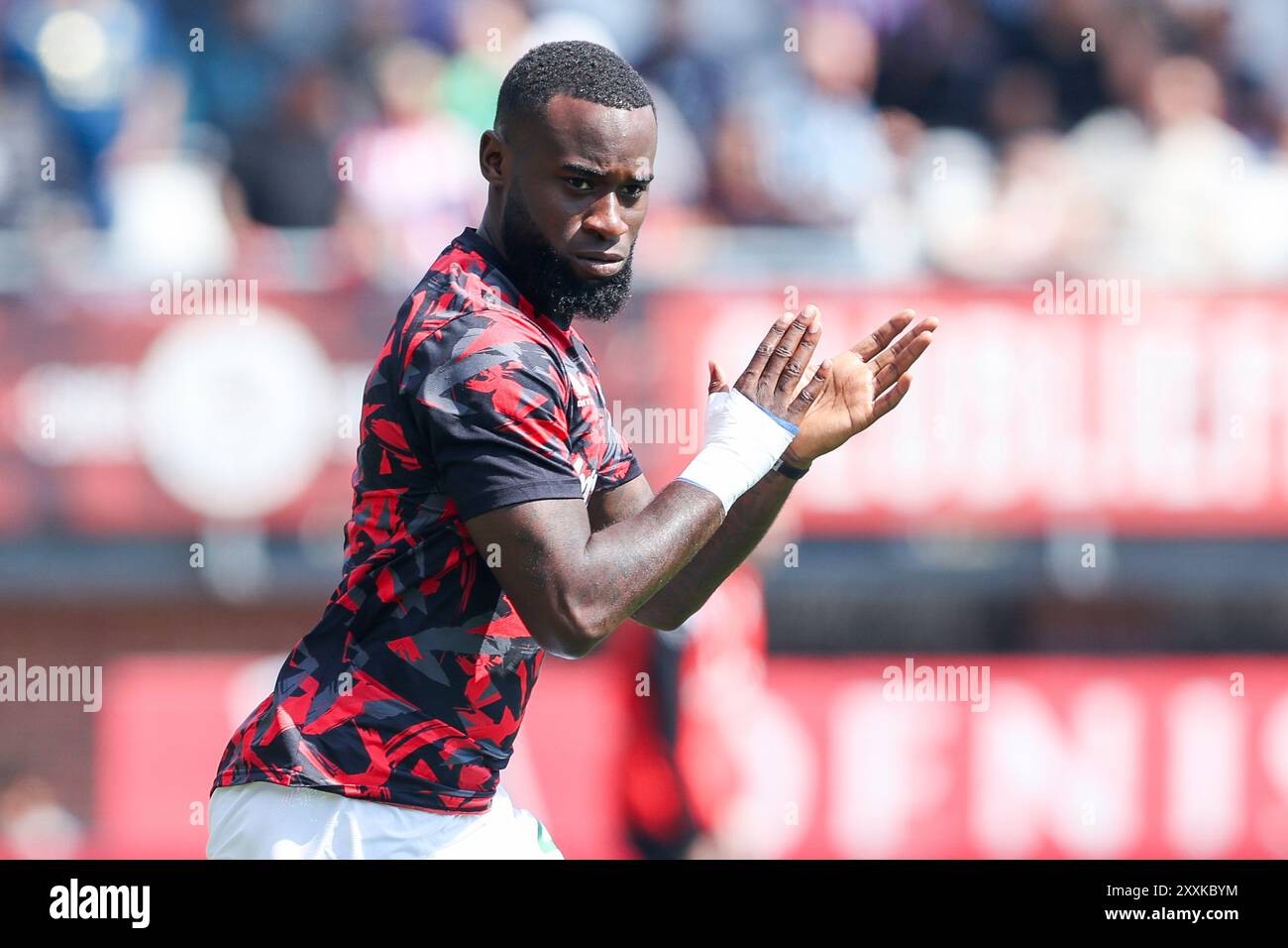 Rotterdam, pays-Bas. 25 août 2024. ROTTERDAM, PAYS-BAS - AOÛT 25 : échauffement de Lutsharel Geertruida de Feyenoord lors du match néerlandais Eredivisie entre le Sparta Rotterdam et Feyenoord au Sparta-stadion Het Kasteel le 25 août 2024 à Rotterdam, pays-Bas. (Photo de Hans van der Valk/Orange Pictures) crédit : dpa/Alamy Live News Banque D'Images