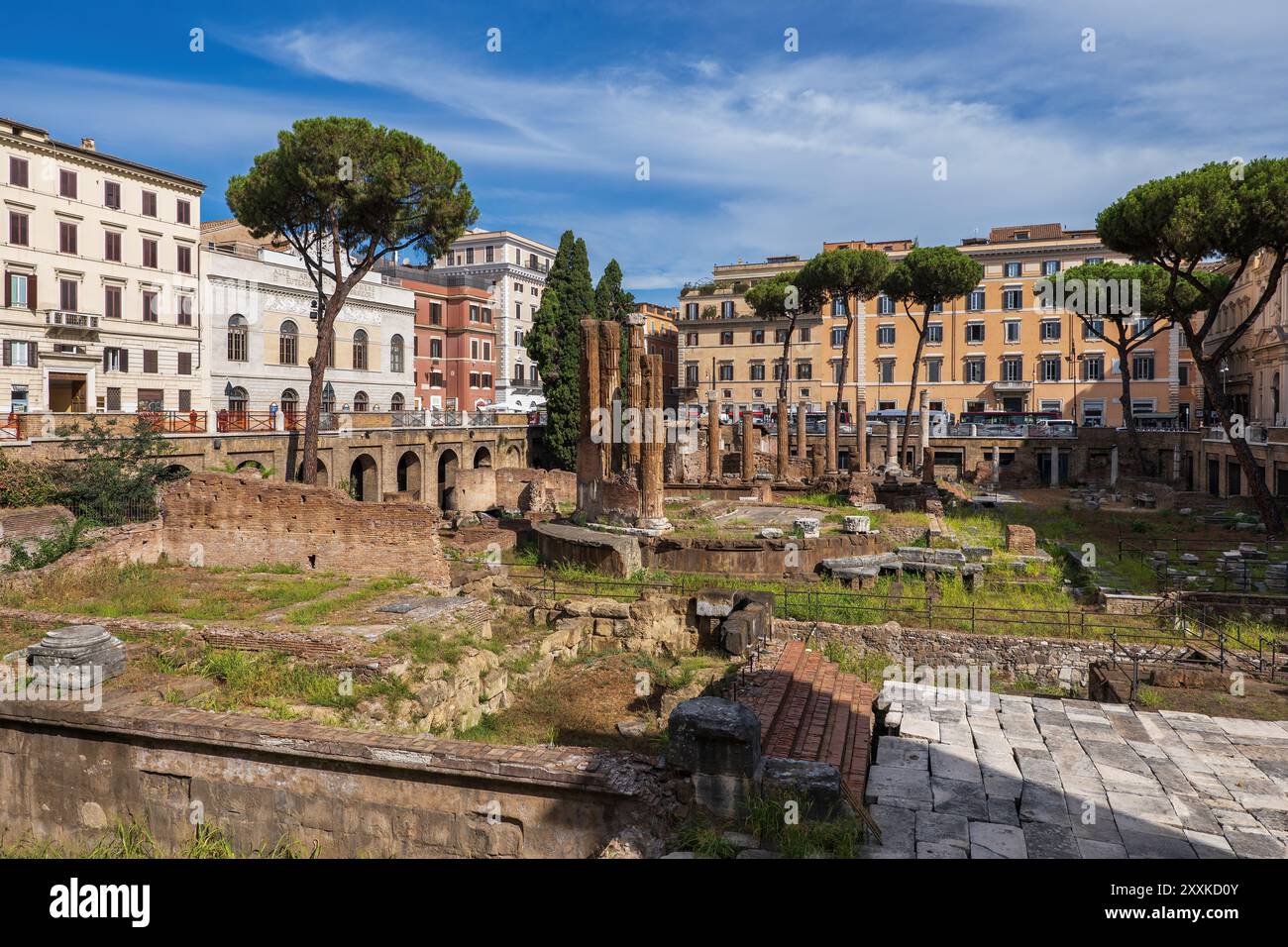 Ruines de temple antique à Largo di Torre Argentina dans la ville de Rome, Italie. Banque D'Images