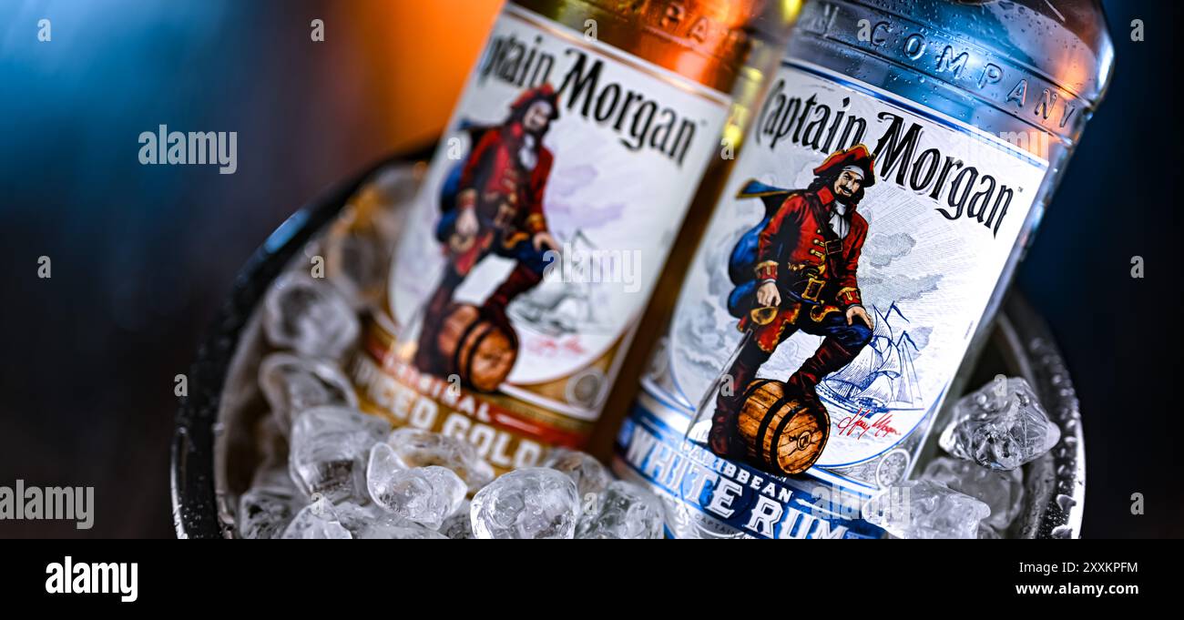 POZNAN, POL - 28 février 2024 : bouteilles de Captain Morgan, une marque de rhum originaire des îles Vierges américaines et maintenant produite par Diageo, British Alcohol BE Banque D'Images