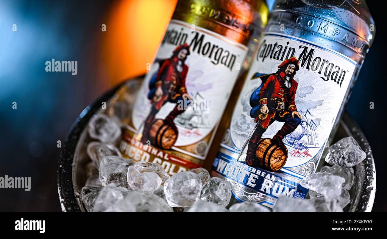 POZNAN, POL - 28 février 2024 : bouteilles de Captain Morgan, une marque de rhum originaire des îles Vierges américaines et maintenant produite par Diageo, British Alcohol BE Banque D'Images