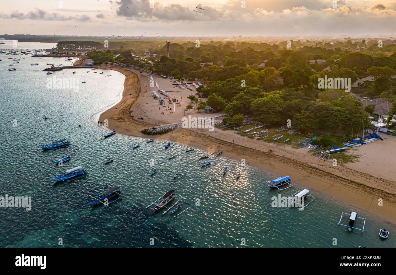 Vue de la plage de Sanur à Denpasar, Bali, Indonésie Banque D'Images