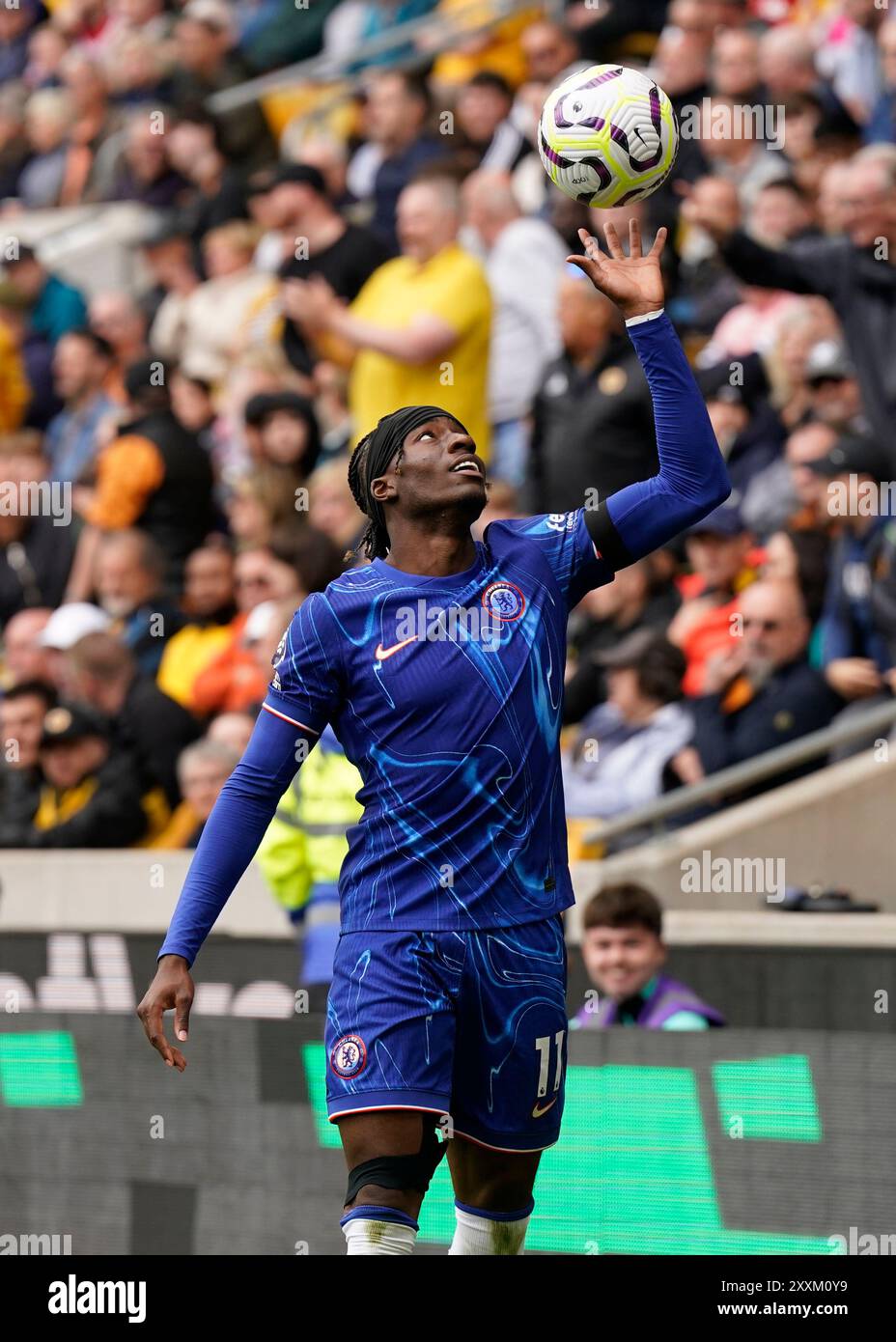 Wolverhampton, Royaume-Uni. 25 août 2024. Noni Madueke de Chelsea (R) célèbre avoir marqué son cinquième but et son but de tour du chapeau lors du match de premier League à Molineux, Wolverhampton. Le crédit photo devrait se lire : Andrew Yates/Sportimage crédit : Sportimage Ltd/Alamy Live News Banque D'Images