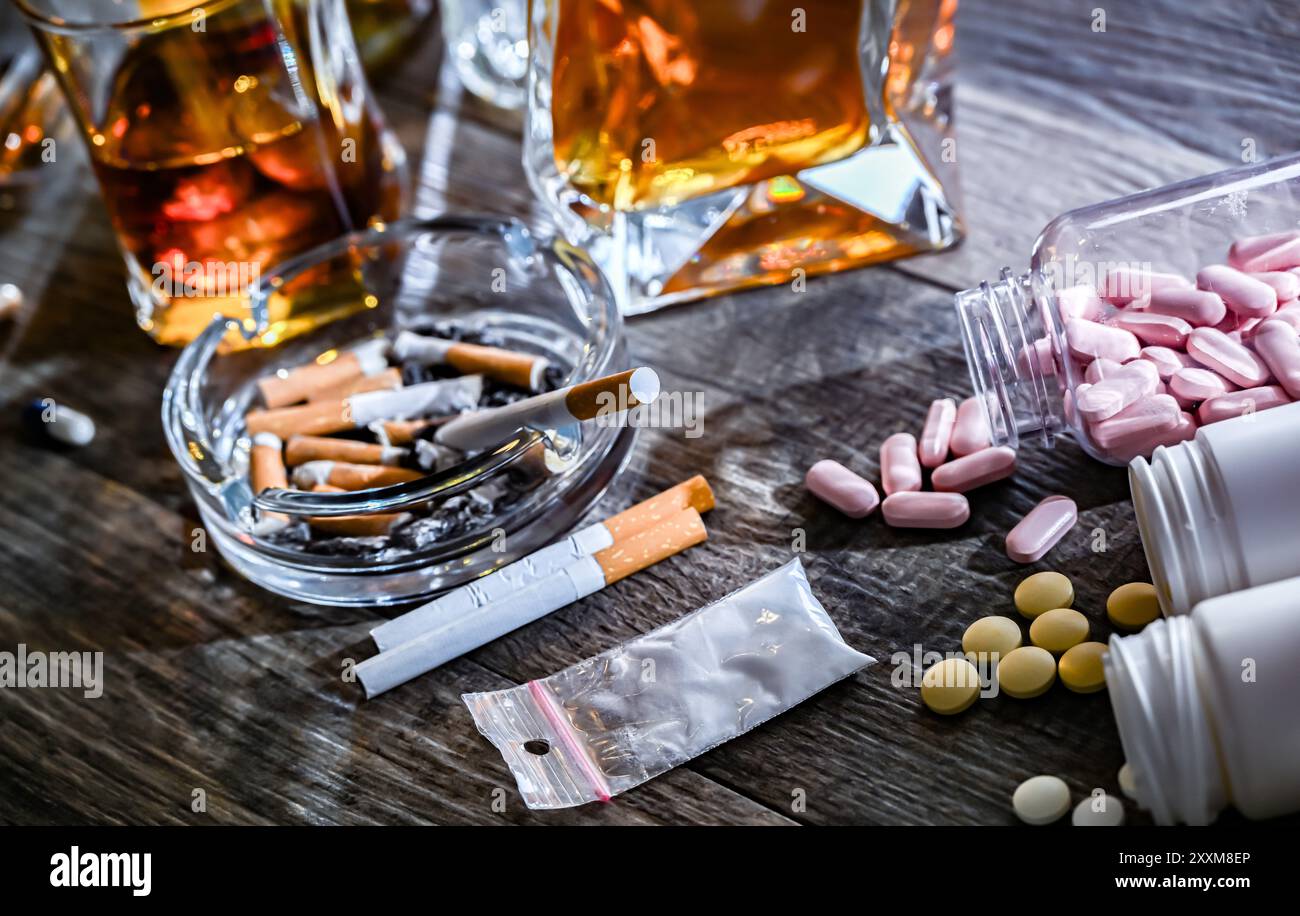 Les substances addictives, y compris l'alcool, les cigarettes et les drogues. Banque D'Images