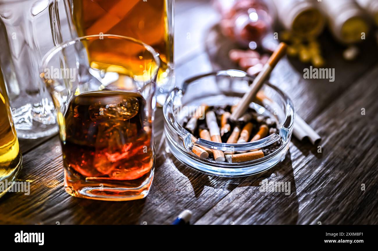 Les substances addictives, y compris l'alcool, les cigarettes et les drogues. Banque D'Images