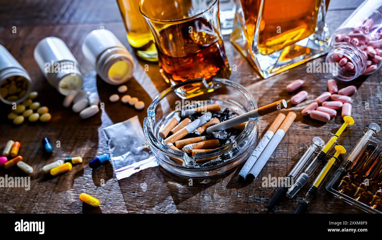 Les substances addictives, y compris l'alcool, les cigarettes et les drogues. Banque D'Images