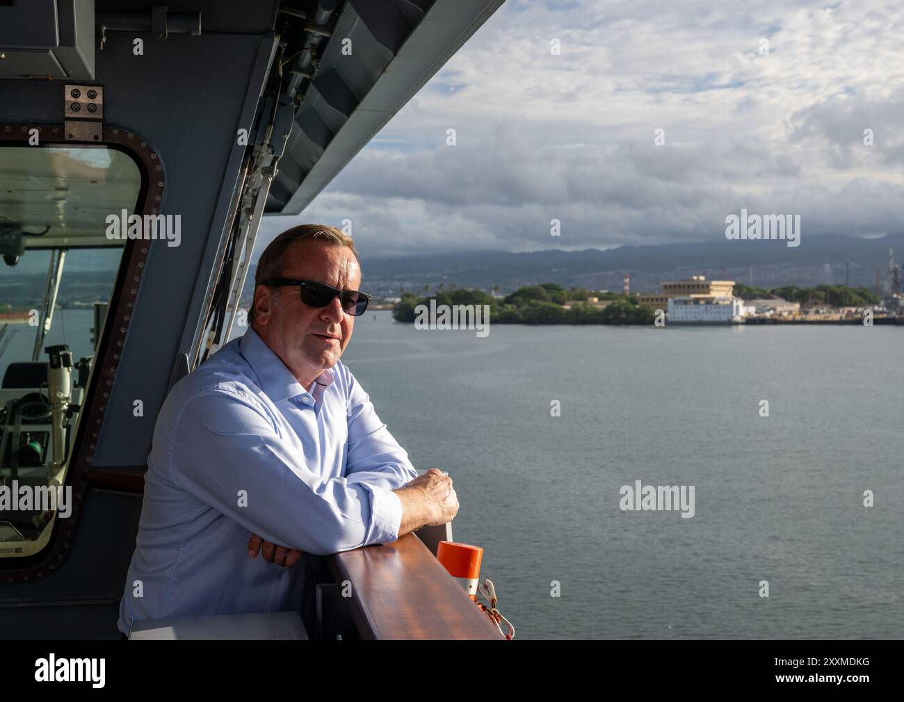 Honolulu, États-Unis. 31 juillet 2024. Boris Pistorius (SPD), ministre fédéral de la Défense, se tient à bord de la frégate allemande « Baden-Württemberg » lors de l'exercice militaire Rim of the Pacific mené par les États-Unis (RIMPAC, 26.06. au 02.08.2024). Crédit : Soeren Stache/dpa/Alamy Live News Banque D'Images