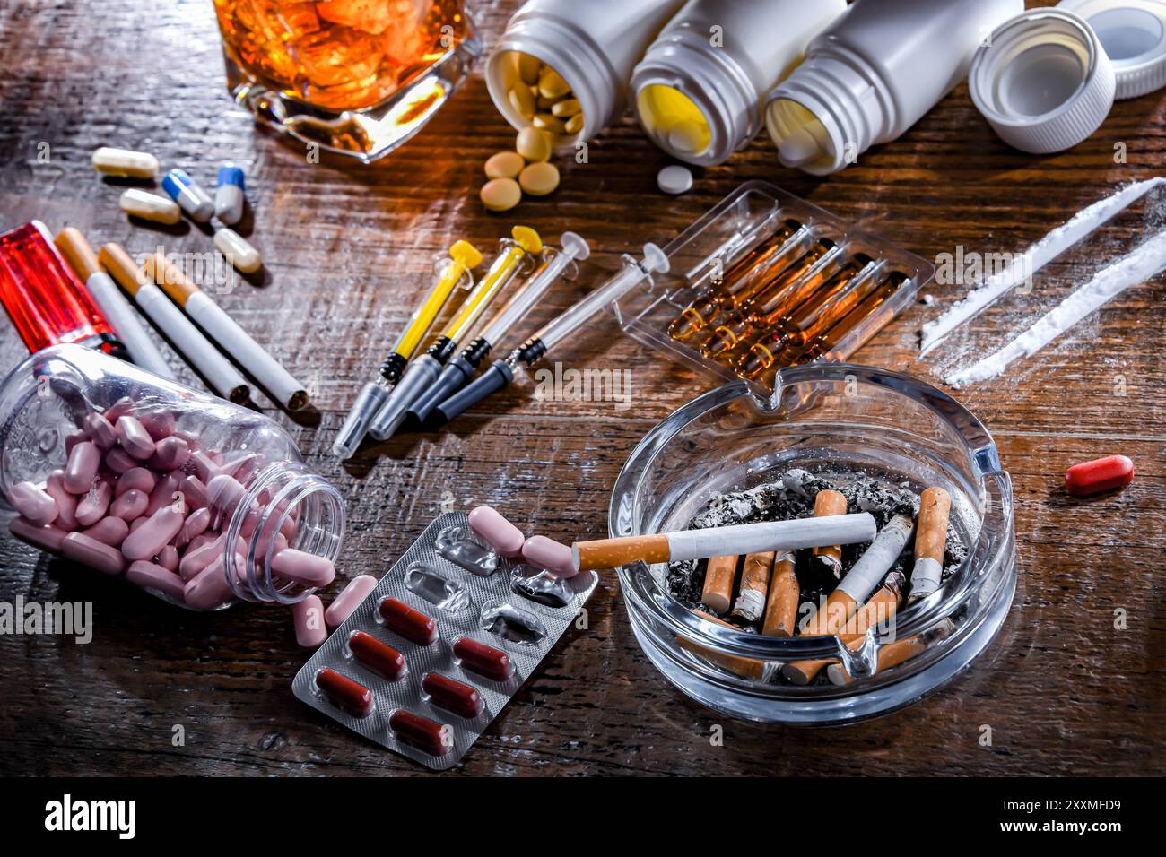Les substances addictives, y compris l'alcool, les cigarettes et les drogues. Banque D'Images