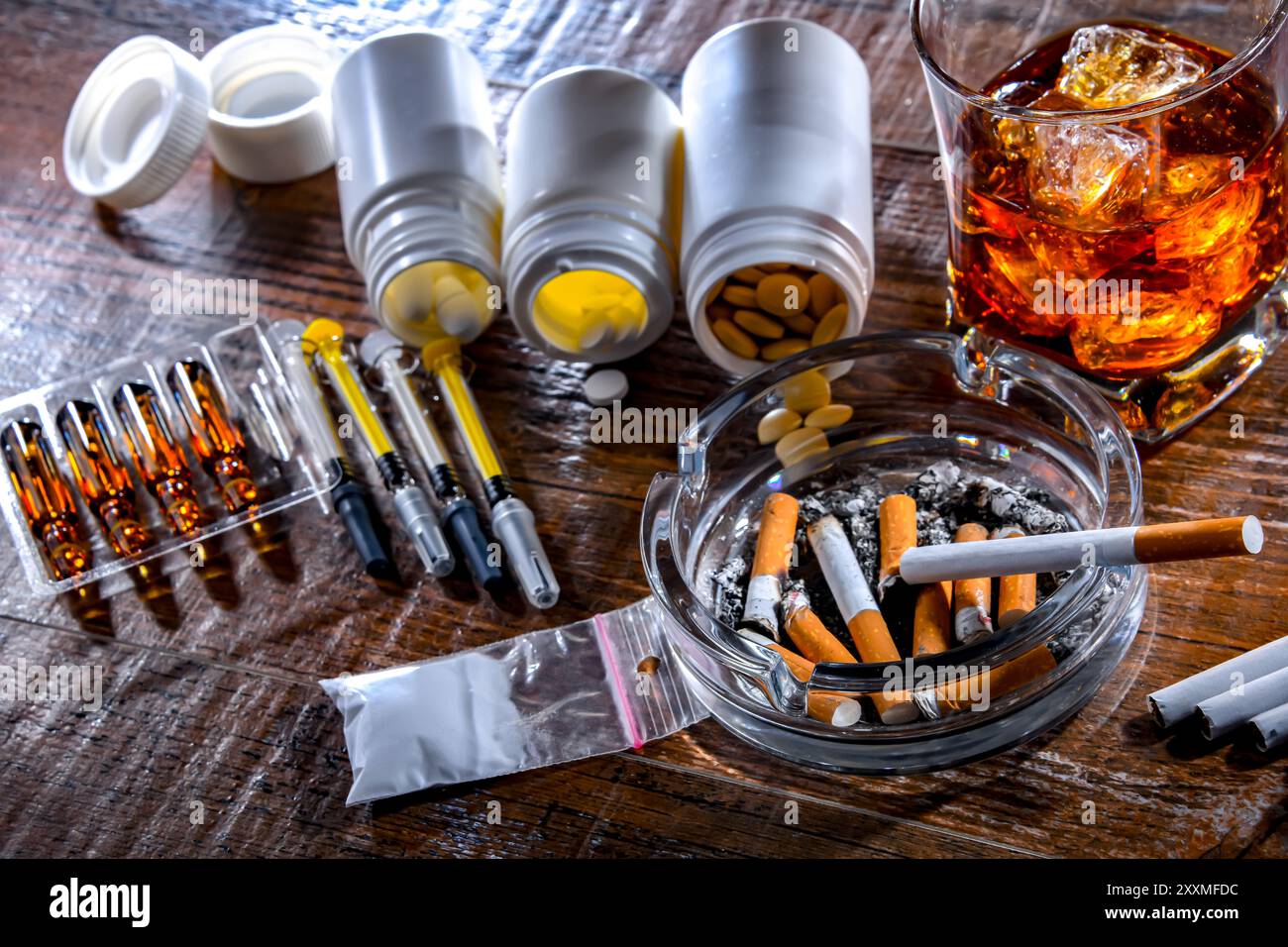 Les substances addictives, y compris l'alcool, les cigarettes et les drogues. Banque D'Images