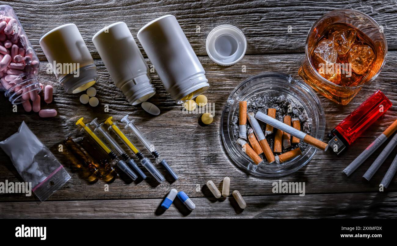 Les substances addictives, y compris l'alcool, les cigarettes et les drogues. Banque D'Images