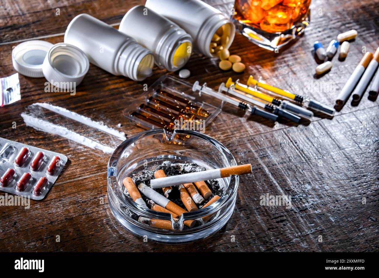 Les substances addictives, y compris l'alcool, les cigarettes et les drogues. Banque D'Images