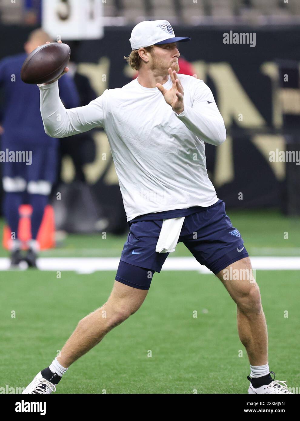 La Nouvelle-Orléans, États-Unis. 25 août 2024. Le quarterback des Titans du Tennessee Will Levis (8) lance quelques passes lors d'un match de pré-saison de la National Footbal League au Caesars Superdome le dimanche 25 août 2024 à la Nouvelle-Orléans, en Louisiane. (Photo de Peter Forest/SipaUSA) crédit : Sipa USA/Alamy Live News Banque D'Images