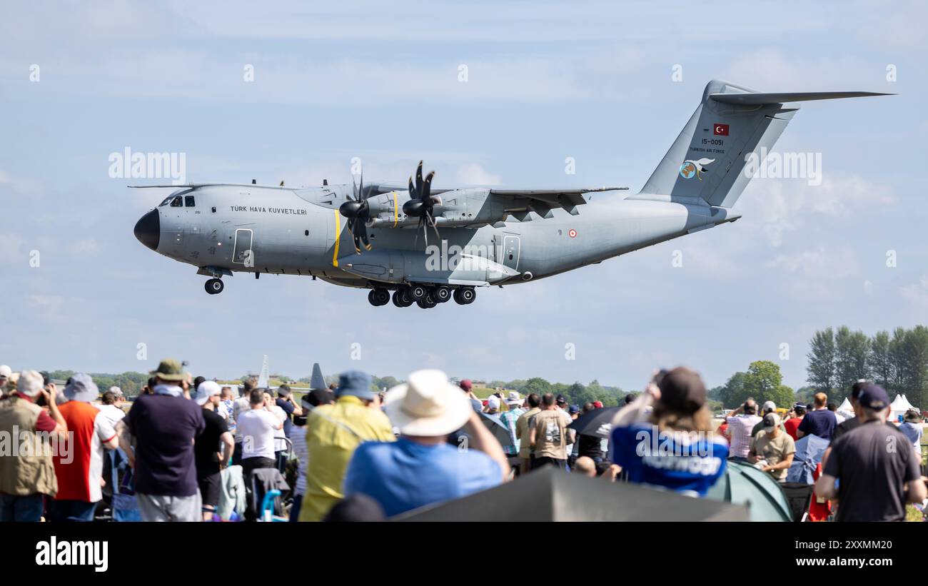 Armée de l'air turque - Airbus A400M Atlas, arrivant à la RAF Fairford pour participer à l'exposition statique au Royal International Air Tattoo 2024. Banque D'Images