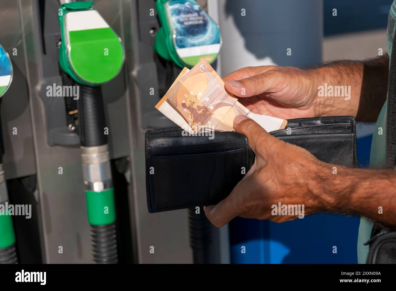 Le coût du carburant augmente - diesel et essence - station-service Banque D'Images