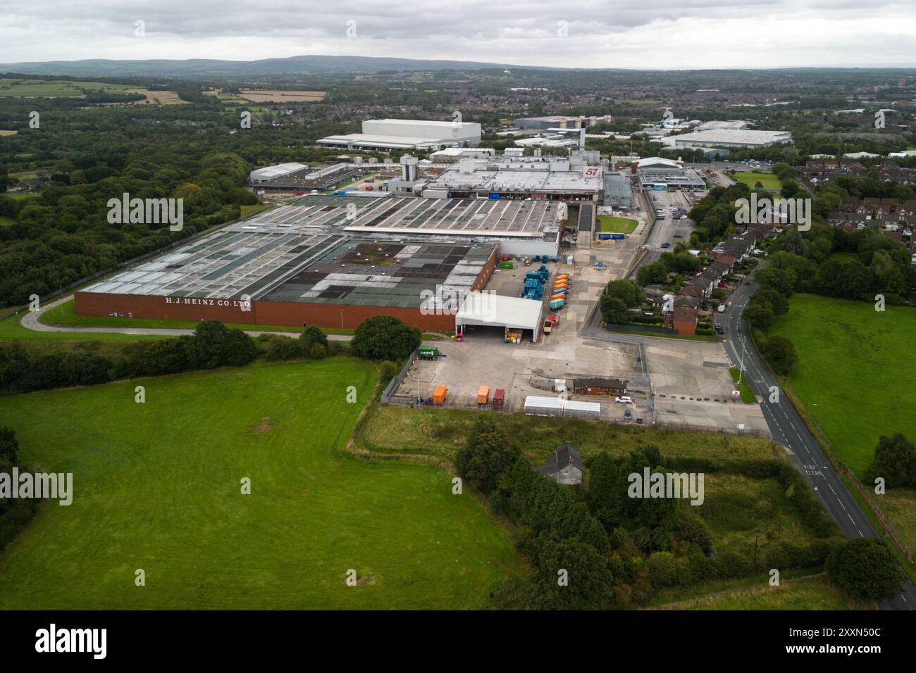 Kitt Green, Wigan, Lancashire, l'usine alimentaire H. J. Heinz Co. Ltd sur Spring Road à Kitt Green, à la périphérie de Wigan, en Angleterre. C'est l'une des plus grandes usines de transformation des aliments en Europe et la plus grande installation de H. J. Heinz au monde. Crédit : British News and Media/Alamy Live News Banque D'Images