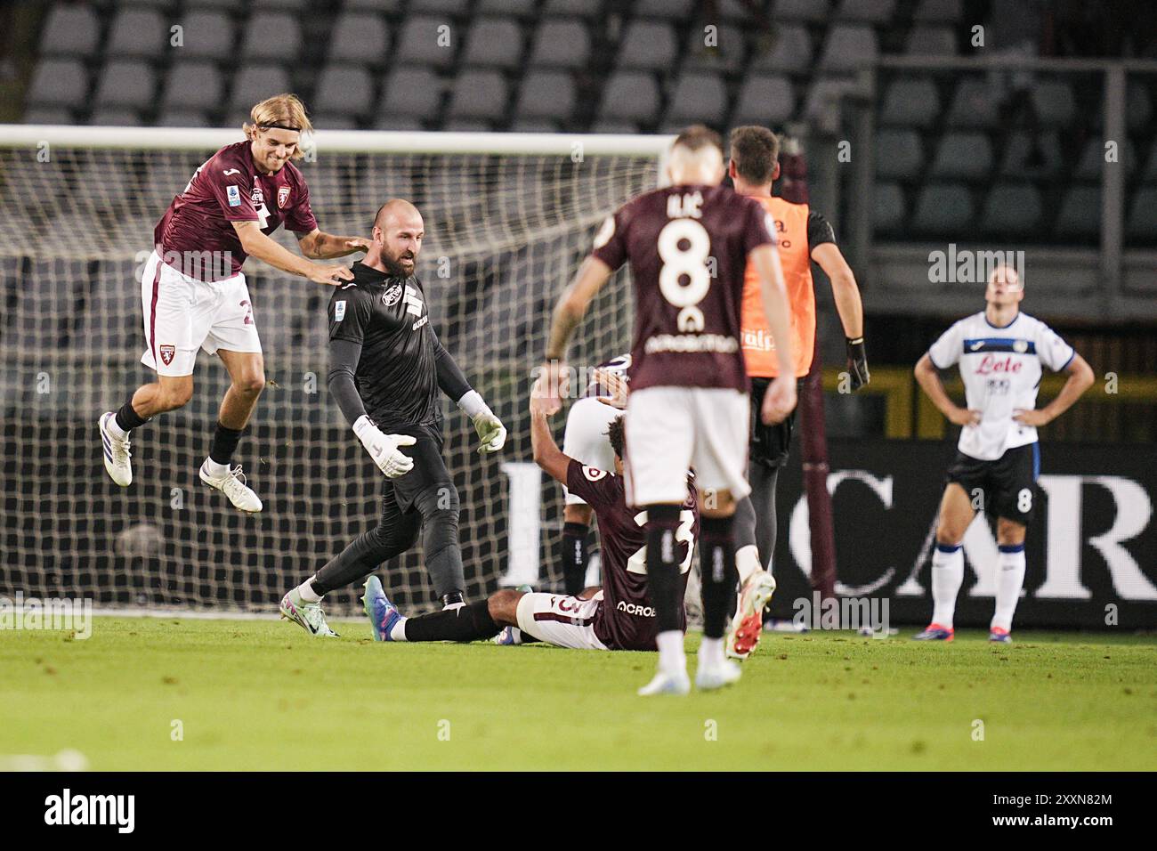 Torino, Italie. 25 août 2024. TorinoÕs Borna Sosa, TorinoÕs Vanja Milinkovic-Savic célèbrent la victoire à la fin du match de football Serie A entre Torino et Atalanta au Stadio Olimpico Grande Torino à Turin, au nord-ouest de l'Italie - dimanche 25 août 2024. Sport - Soccer . (Photo de Marco Alpozzi/Lapresse) crédit : LaPresse/Alamy Live News Banque D'Images