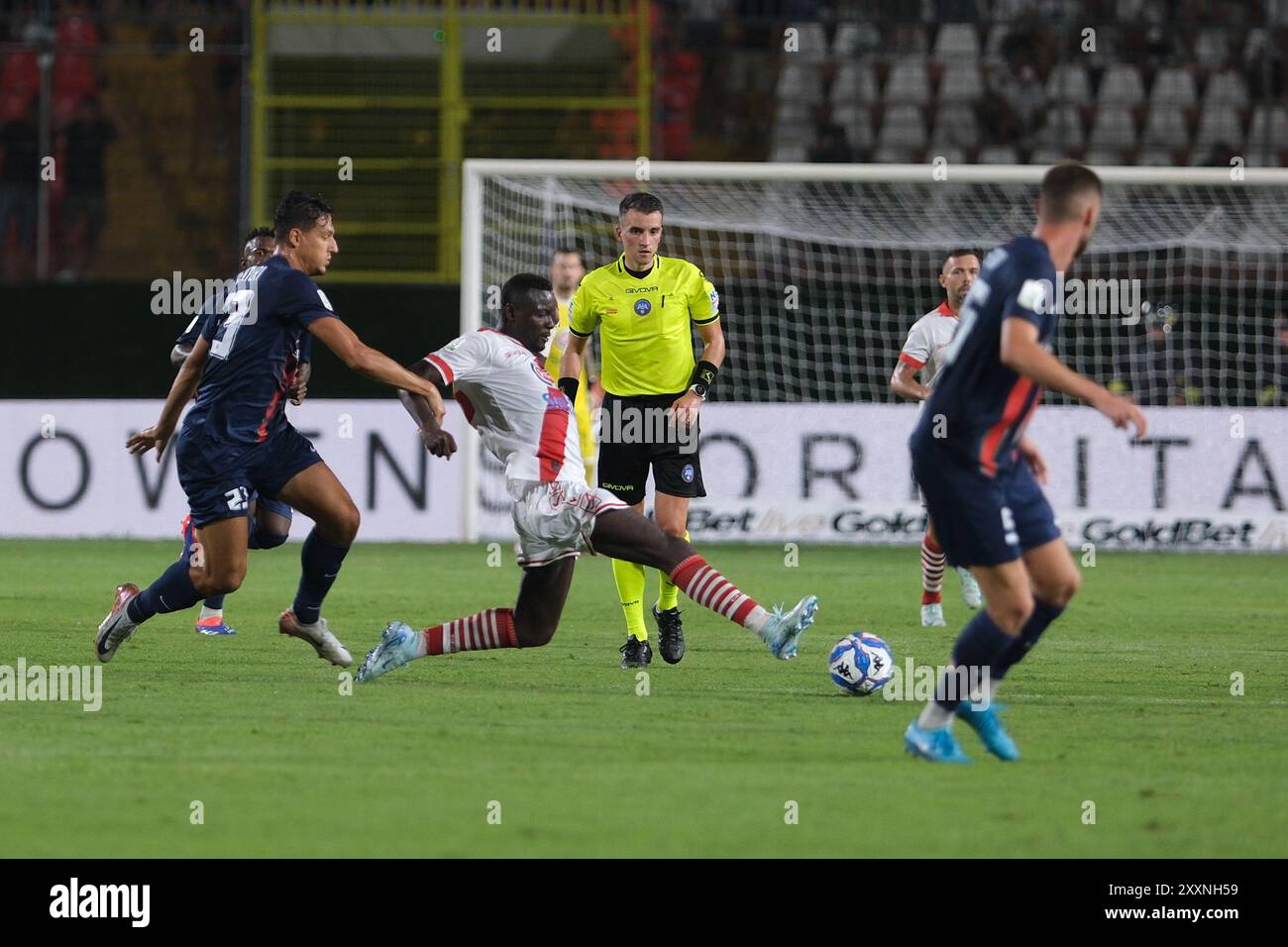 Davis Mensah de Mantova 1911 lors du match de championnat italien de football de Serie B entre Mantova 1911 et Cosenza Calcio 1914 au stade Danilo Martelli le 25 août 2024, Mantoue, Italie. Banque D'Images