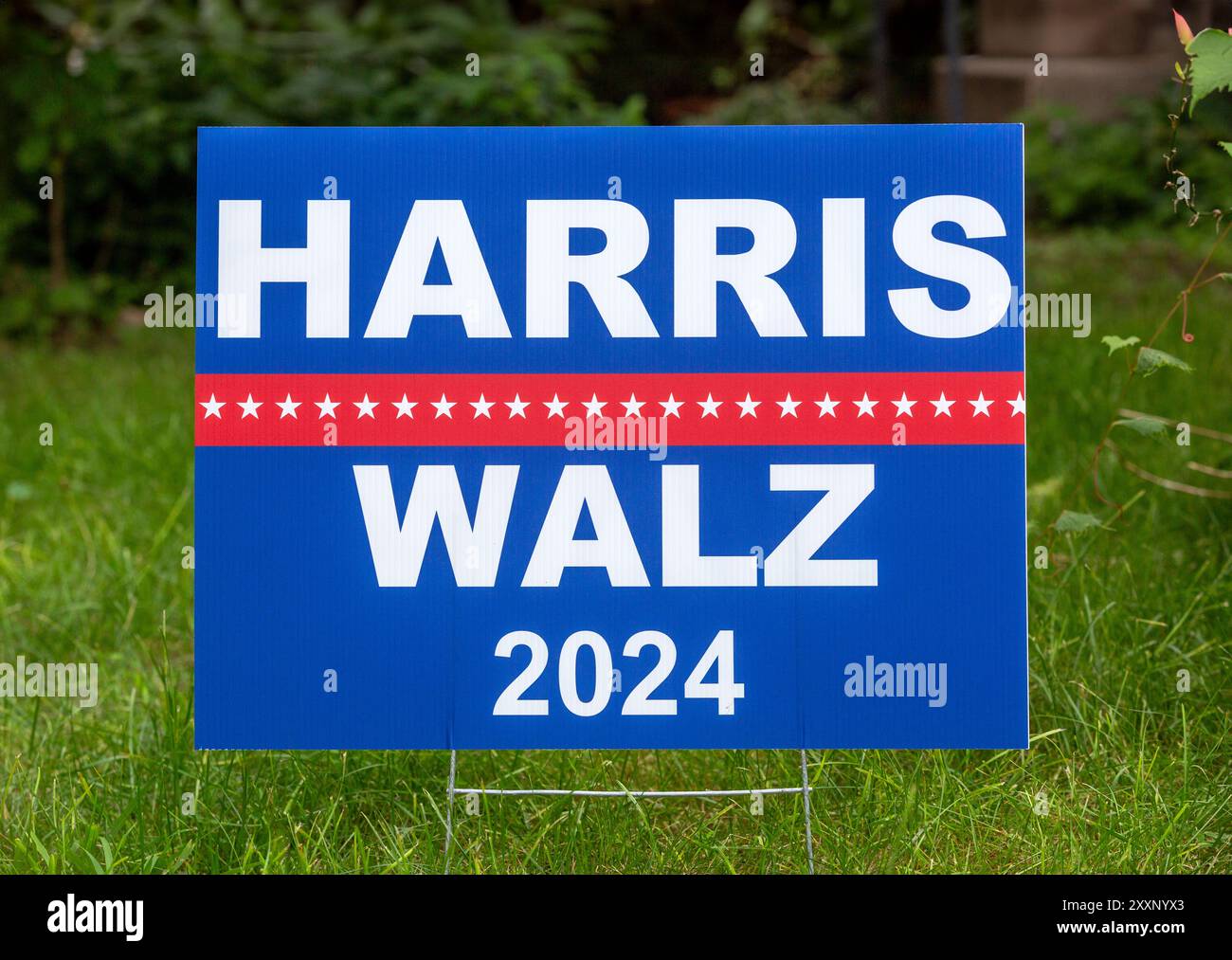 Signature de la cour des élections présidentielles américaines de 2024 pour le vice-président démocrate Kamala Harris et le gouverneur du Minnesota Tim Walz Banque D'Images