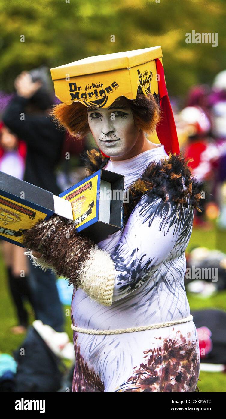 KASSEL, ALLEMAGNE, 17 SEPTEMBRE : Connichi, participant au festival manga, emprunte l'identité d'une figure comique le 17 septembre 2011 à Kassel, Allemagne, Europe Banque D'Images