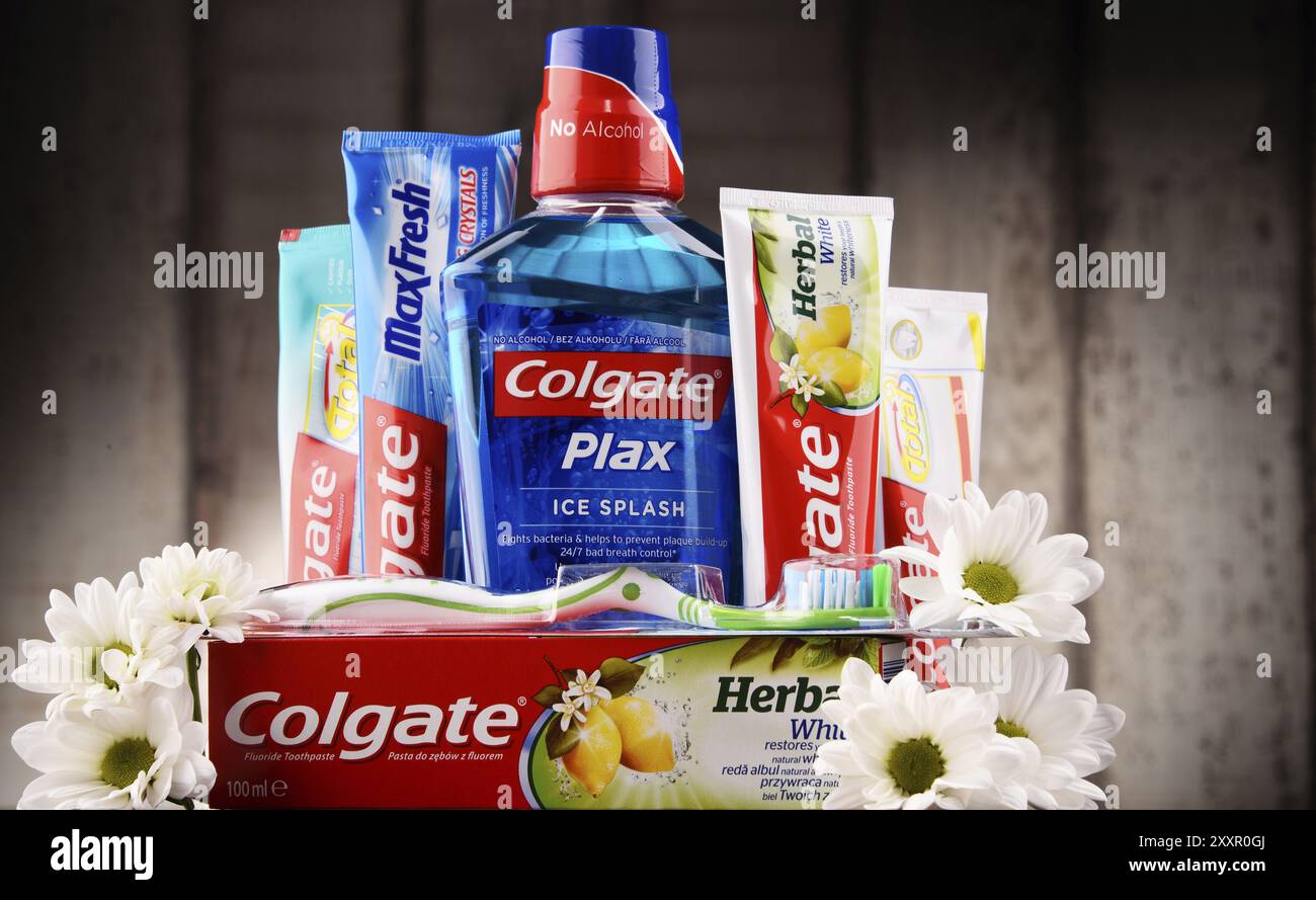 Colgate, une marque de produits d'hygiène bucco-dentaire tels que des dentifrices, des brosses à dents, des bains de bouche et du fil dentaire fabriqués par une société américaine de biens de consommation Banque D'Images