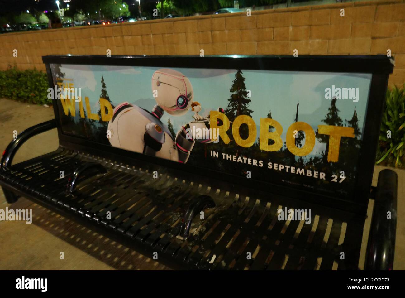 Los Angeles, Californie, USA 23 août 2024 le Wild robot bus Bench le 23 août 2024 à Los Angeles, Californie, USA. Photo de Barry King/Alamy Stock photo Banque D'Images