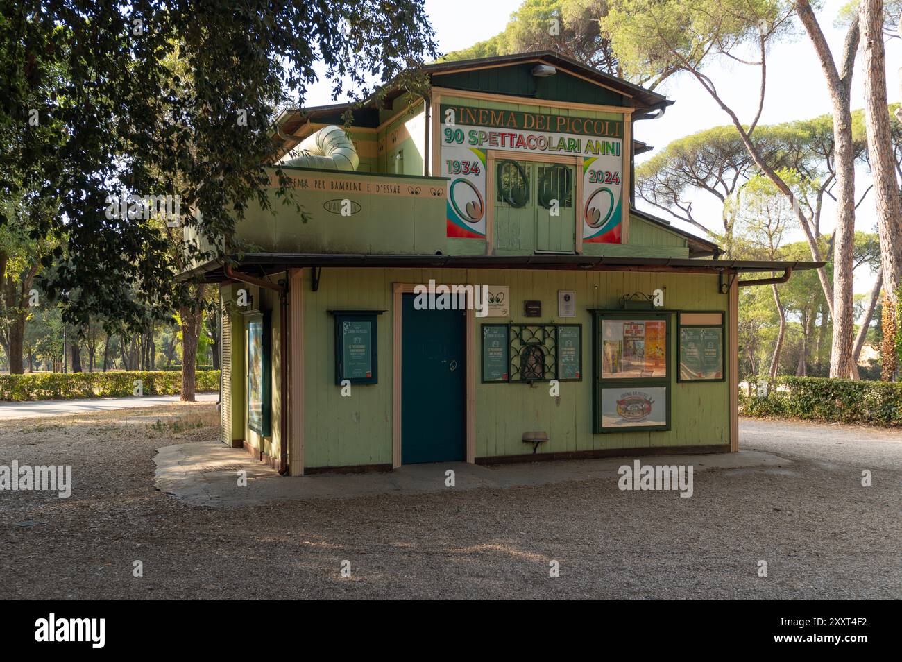 Cinema dei Piccoli, cinéma pour enfants, le plus petit du monde, jardins de la Villa Borghèse, Rome, Italie. Banque D'Images