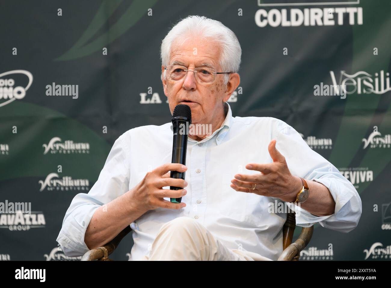 Mario Monti économiste et sénateur pour la vie parle de son livre lors des réunions de café du festival la Versiliana. (Photo de Stefano dalle Luche/Pacific Press/Sipa USA) Banque D'Images