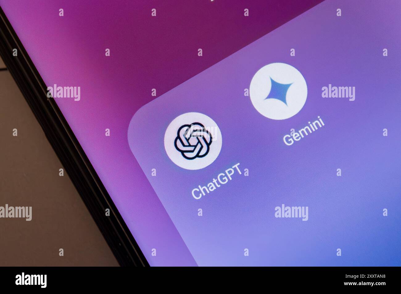 ChatGPT et Google Gemini APP logo affichés sur le smartphone. Afyonkarahisar, Turquie - 19 juillet 2024. Banque D'Images