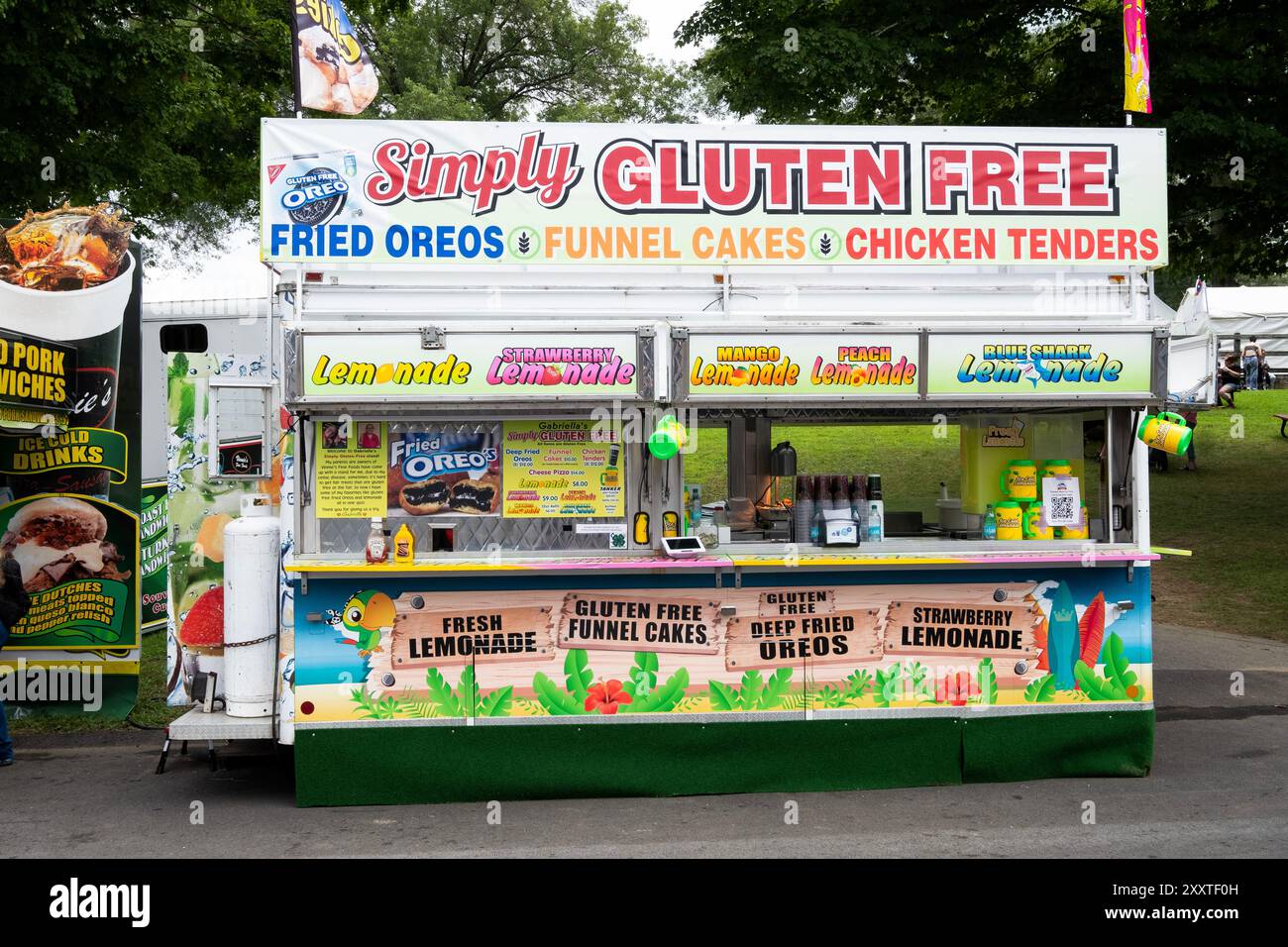 Un stand de nourriture sans gluten à la foire du comté de Dutchess 2024 à Rhinebeck, New York Banque D'Images