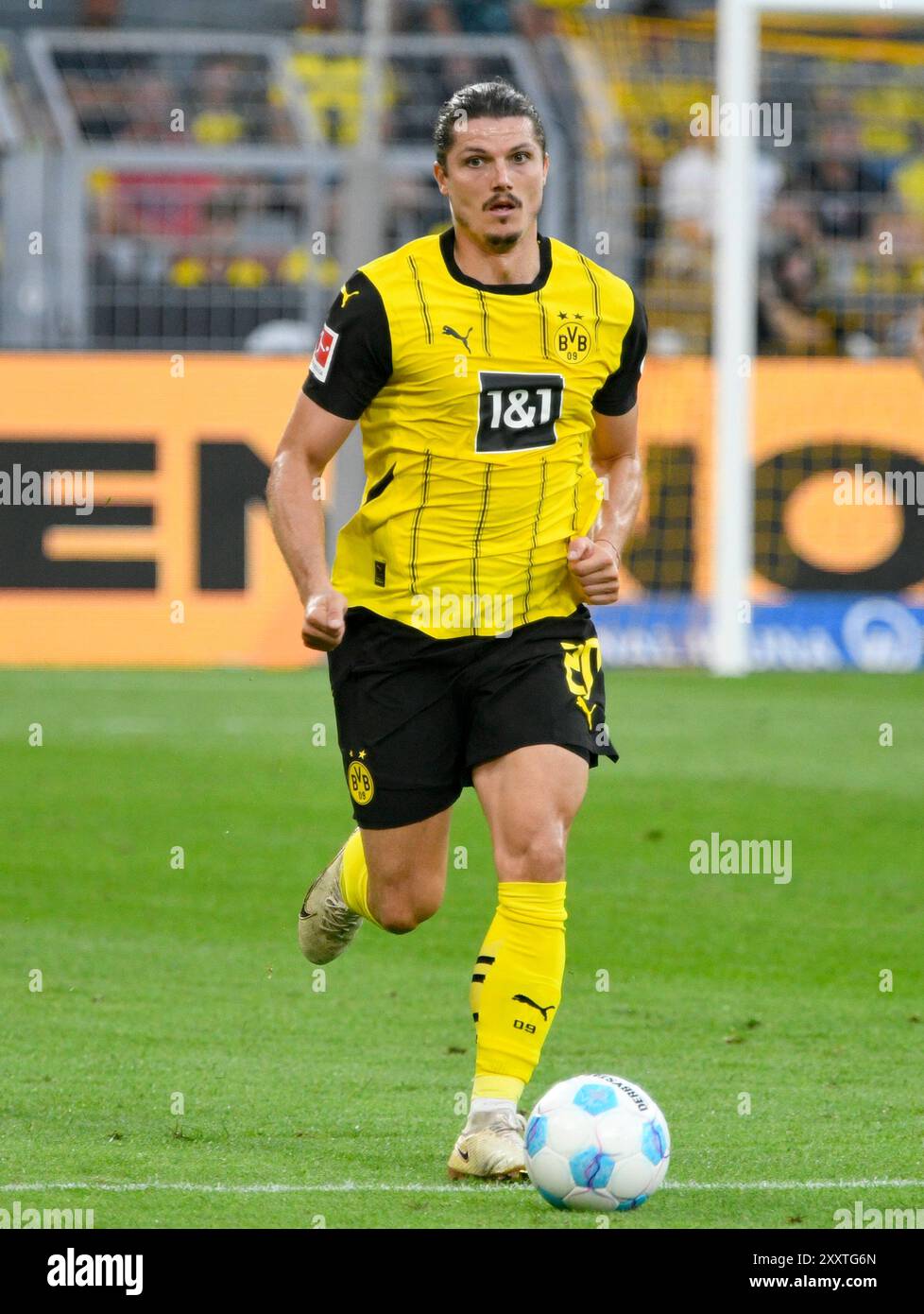 Signal Iduna Arena Dortmund Allemagne, 24.8,2024, Football : Bundesliga saison 2024/25 jour de match 1, Borussia Dortmund (BVB, jaune) vs Eintracht Frankfurt (SGE, blanc) 2:0 - Marcel Sabitzer (BVB) Banque D'Images